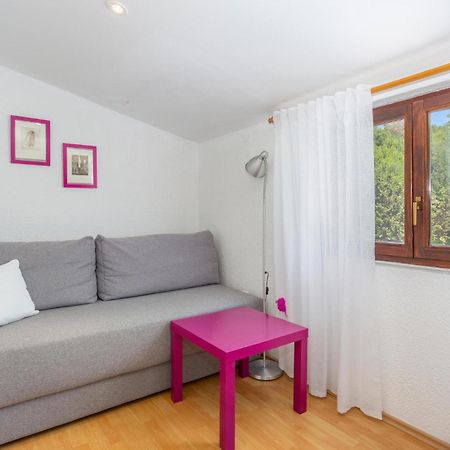 Beautiful Apartment In Omisalj With Kitchen 외부 사진
