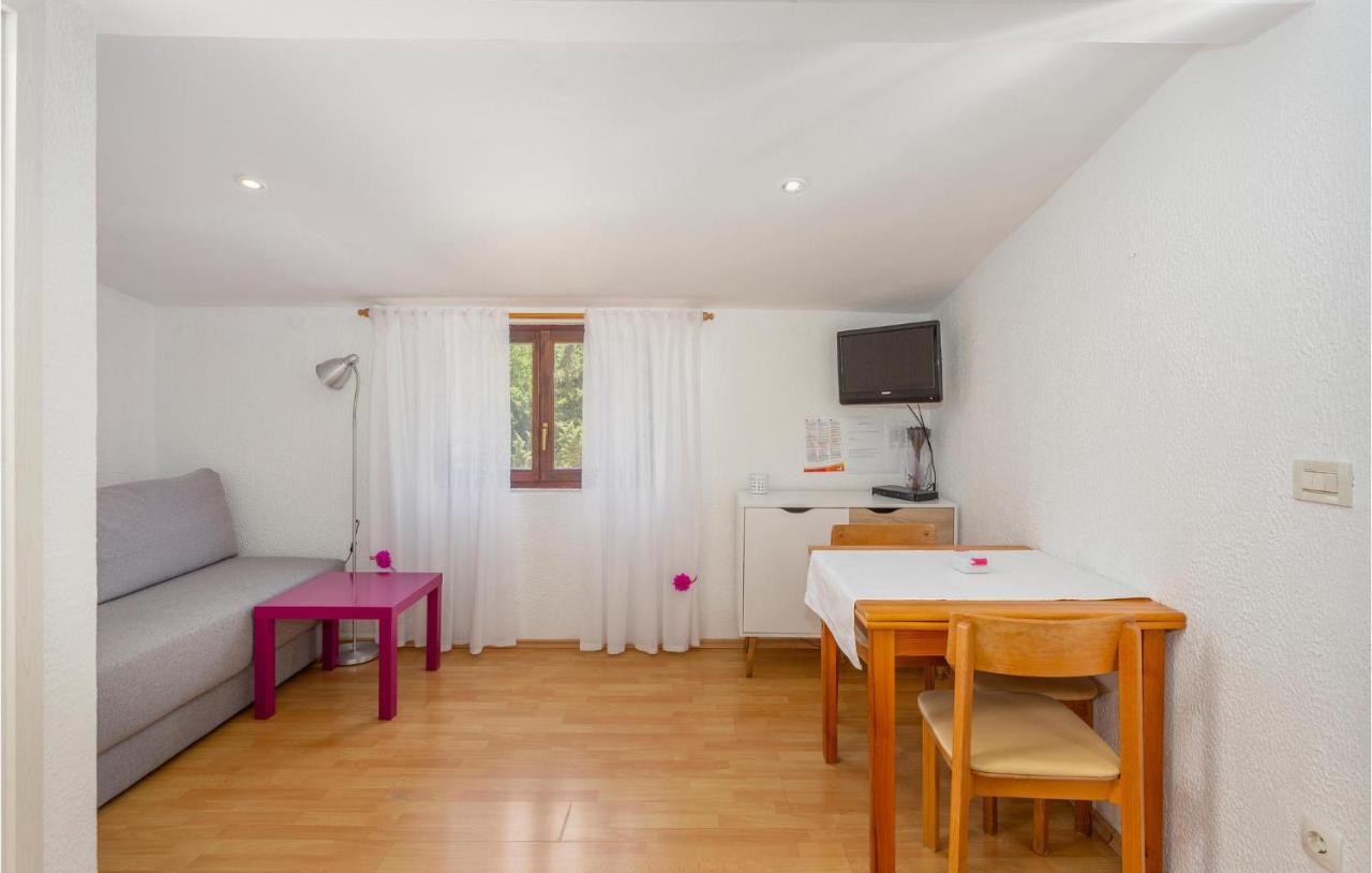 Beautiful Apartment In Omisalj With Kitchen 외부 사진