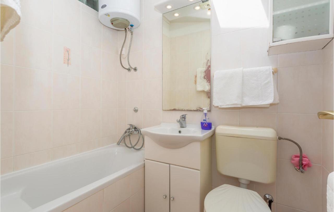 Beautiful Apartment In Omisalj With Kitchen 외부 사진
