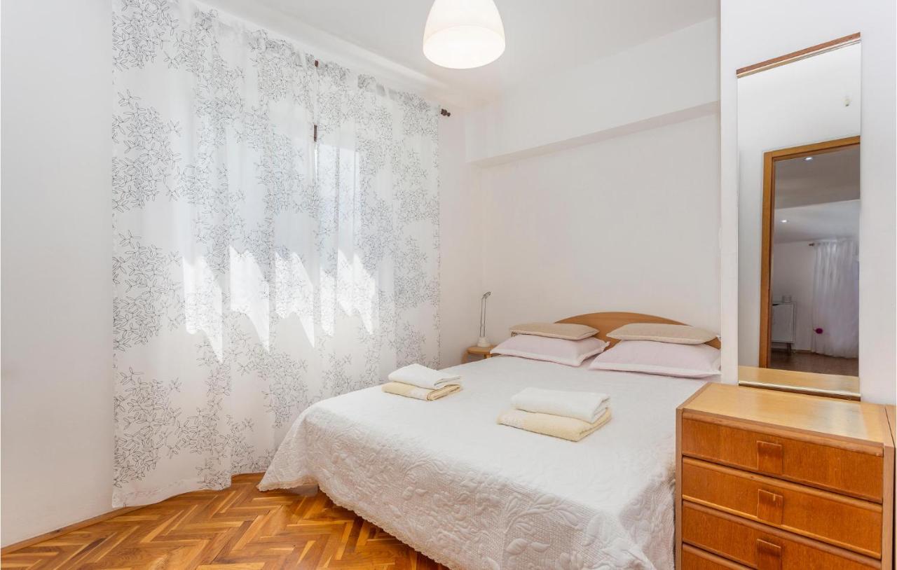 Beautiful Apartment In Omisalj With Kitchen 외부 사진